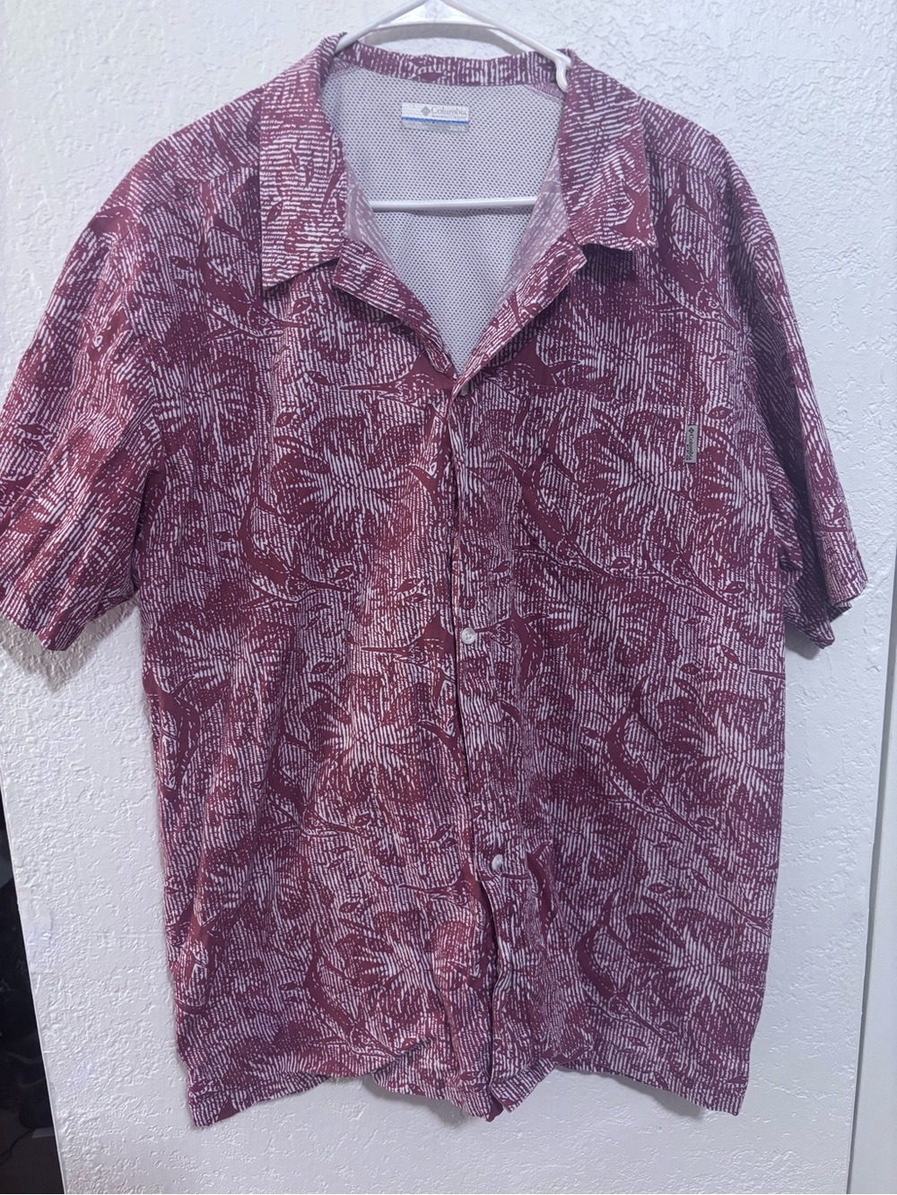 Columbia Maroon Patterned Short Sleeve fishing Shirt